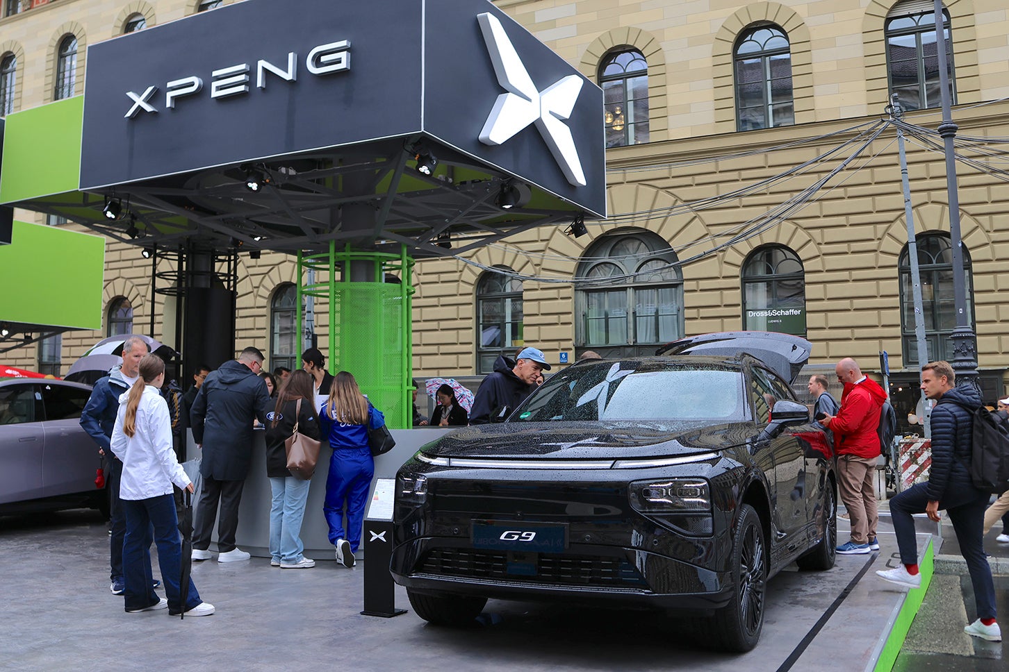 シャオペンのブースに展示されたSUV型EV「G9」。後輪駆動とAWDがあり、前者は59,600ユーロ（約1056万円。ドイツ国内価格）から