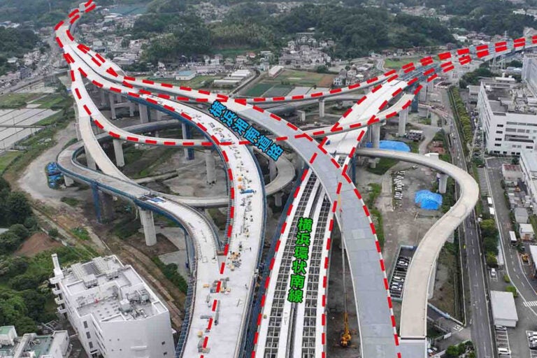 横浜環状南線 栄IC・JCTの工事状況。2025年9月撮影。