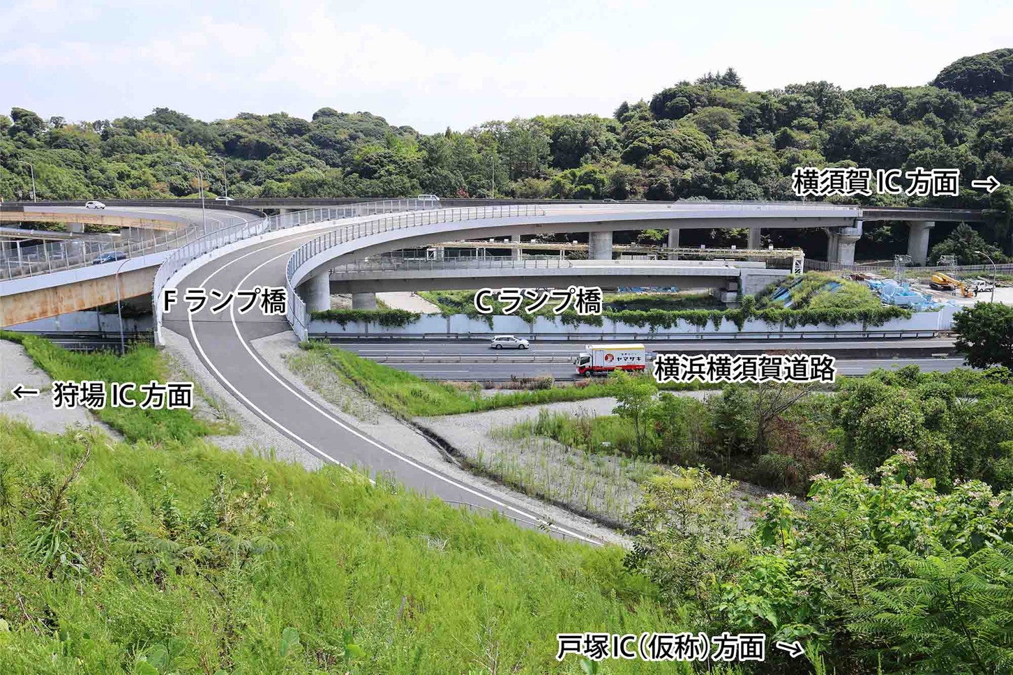 横浜環状南線 釜利谷JCT付近の工事状況。2025年9月撮影。