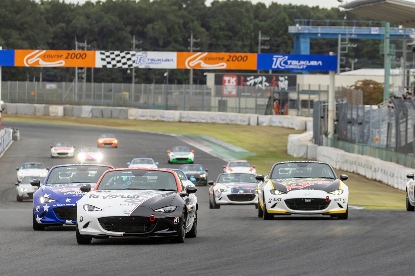 メディア対抗ロードスター4時間耐久レース。今年は会場を筑波サーキットから富士スピードウェイに変更し開催された