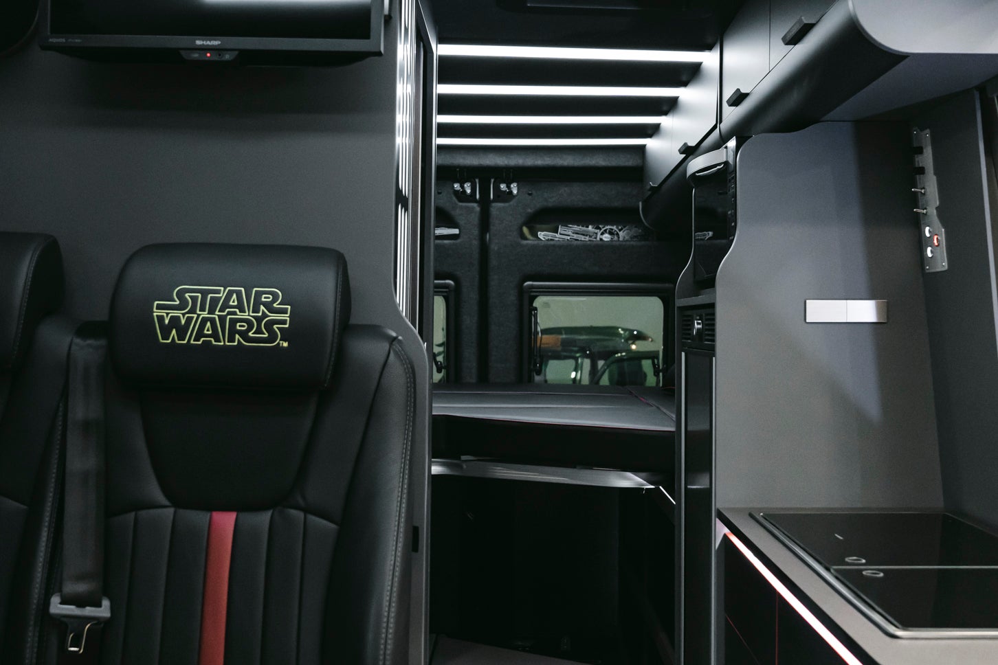 ジャパンモビリティショー2025に展示された「DA VINCI 6.0〈STAR WARS〉EDITION」