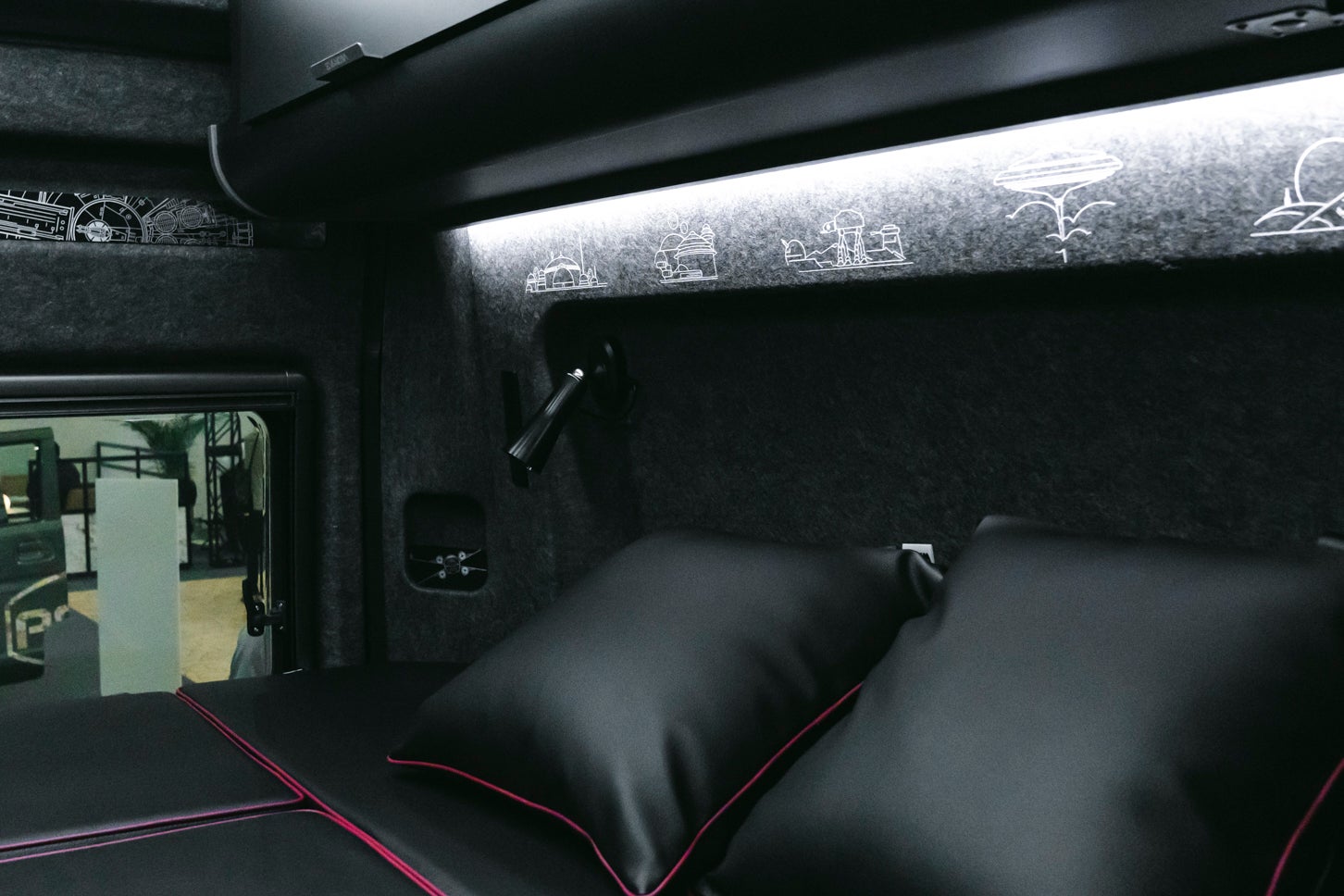 ジャパンモビリティショー2025に展示された「DA VINCI 6.0〈STAR WARS〉EDITION」