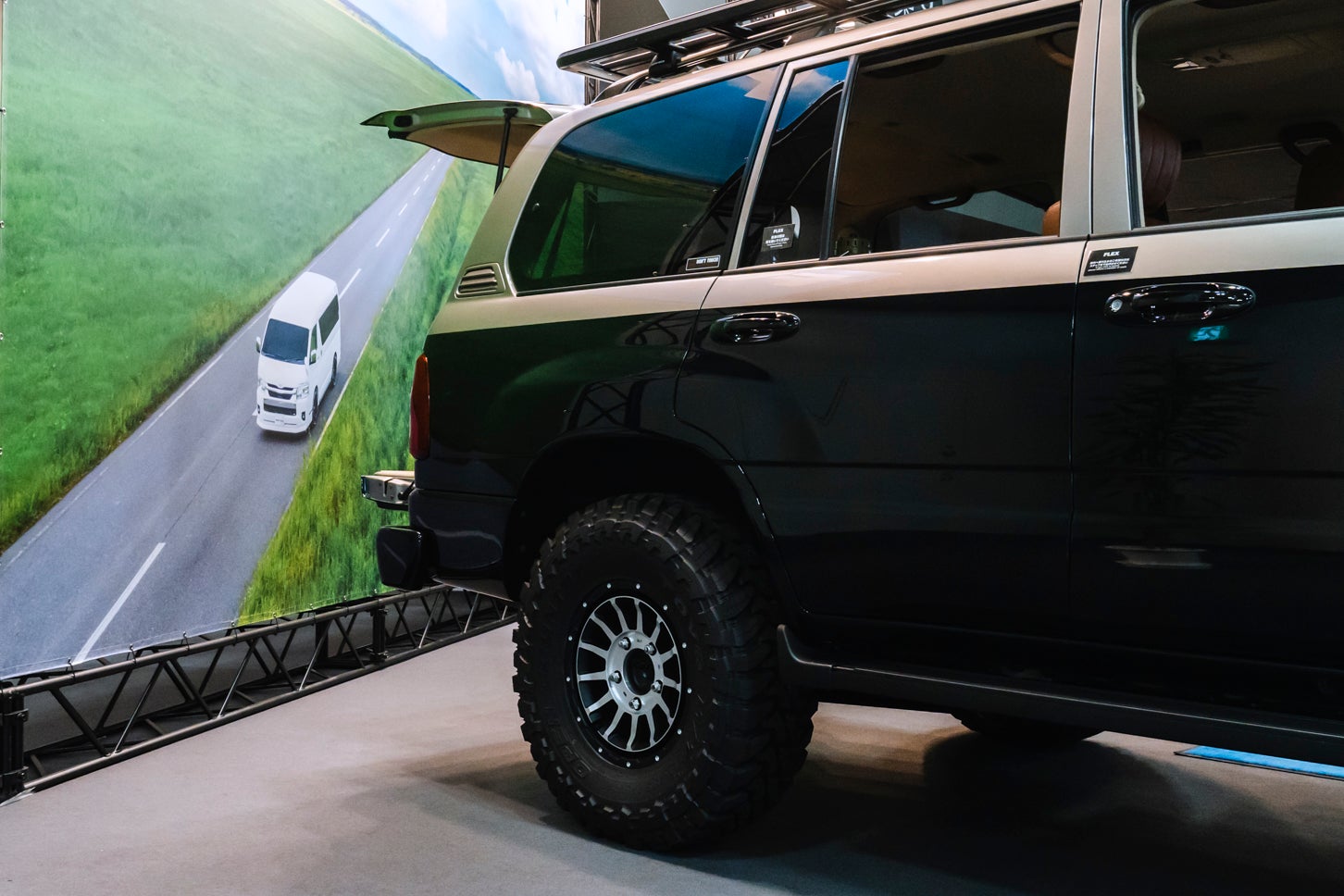 ジャパンモビリティショー2025で展示されたFLEXの「Renoca 106」