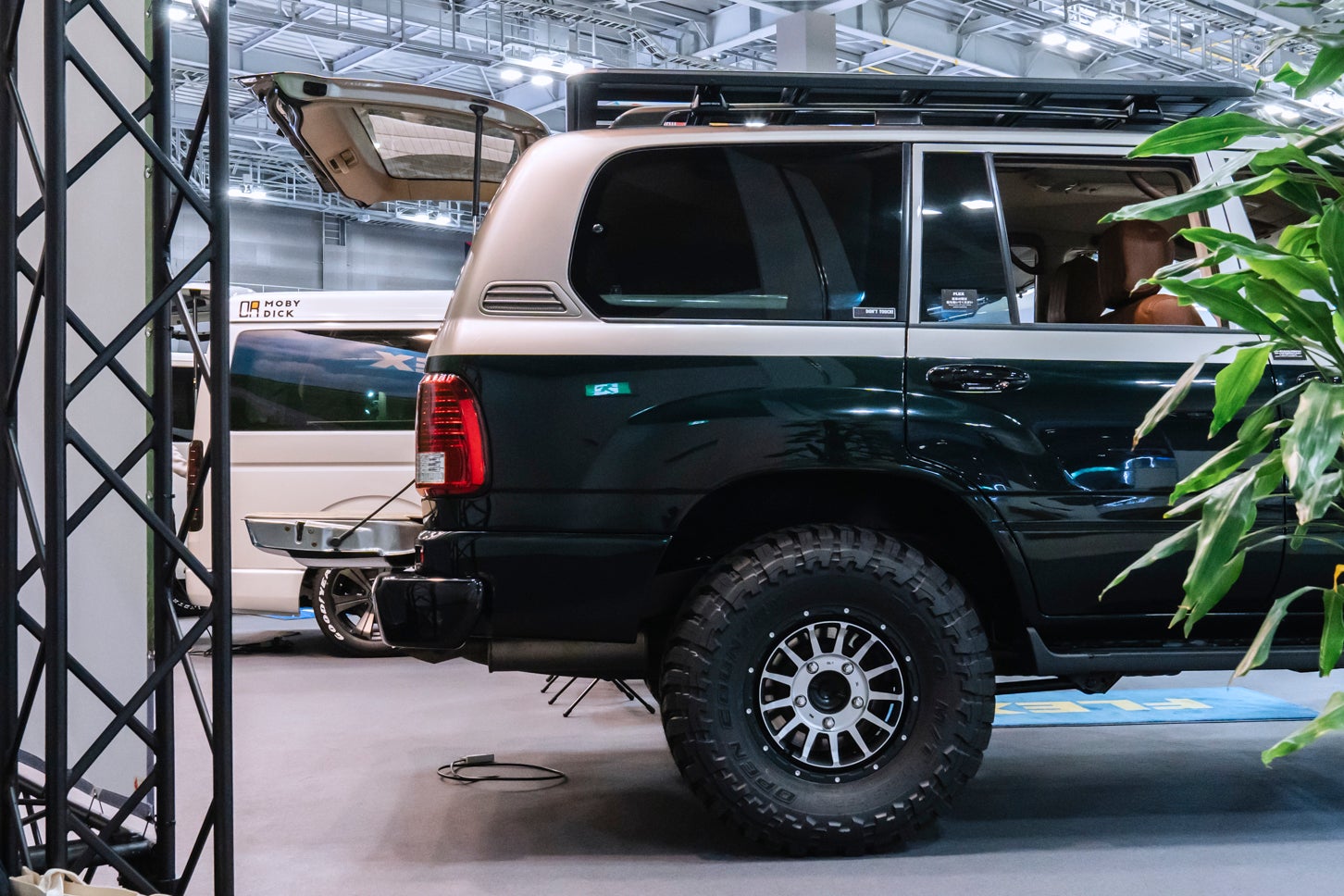 ジャパンモビリティショー2025で展示されたFLEXの「Renoca 106」