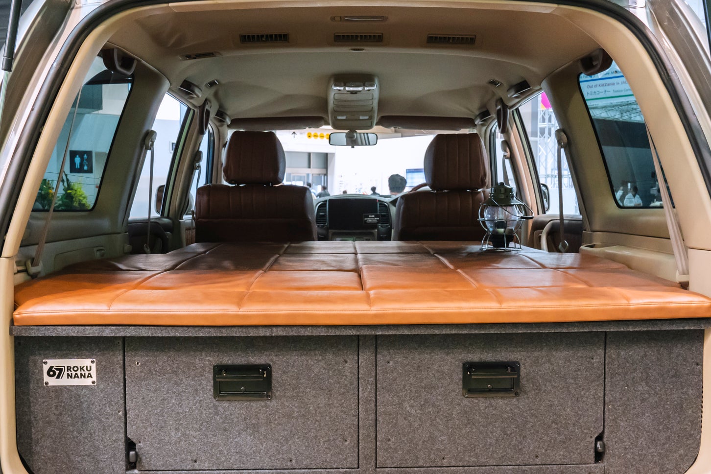 「Renoca 106」の就寝スペースはフラット。