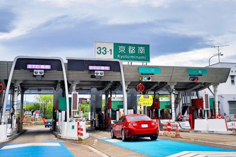 名神高速の京都南インターチェンジの様子。