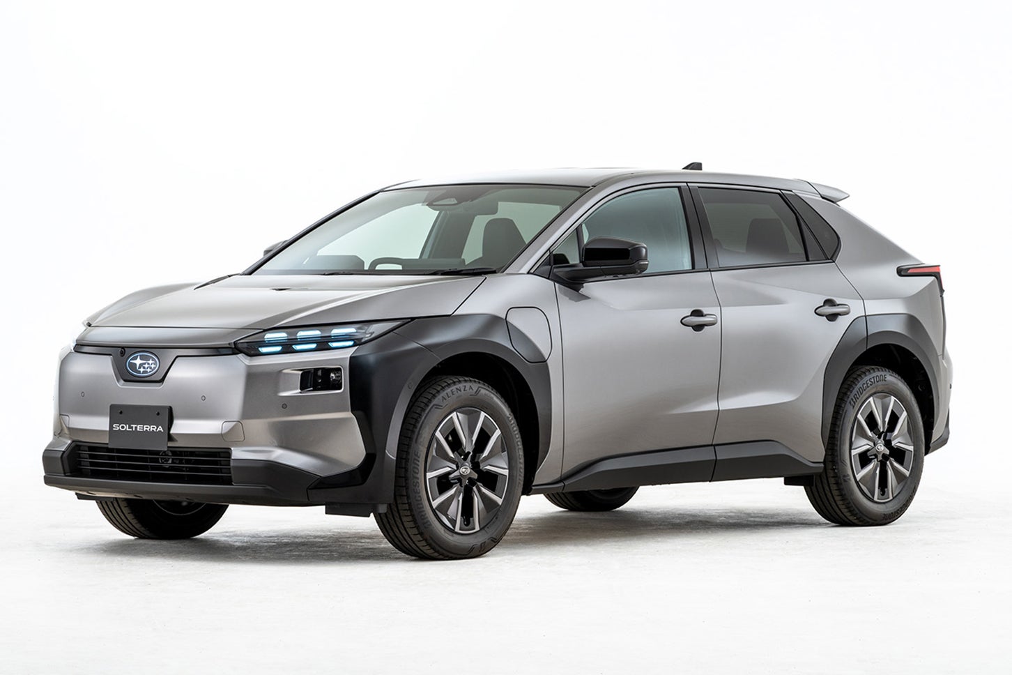 スバル・ソルテラ ET-HS｜ボディカラー：プレシャスメタル