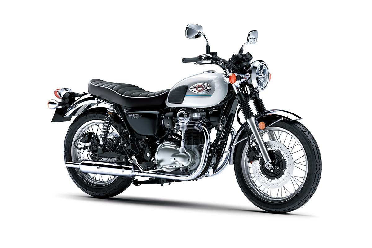 カワサキ W800（パールクリスタルホワイト）
