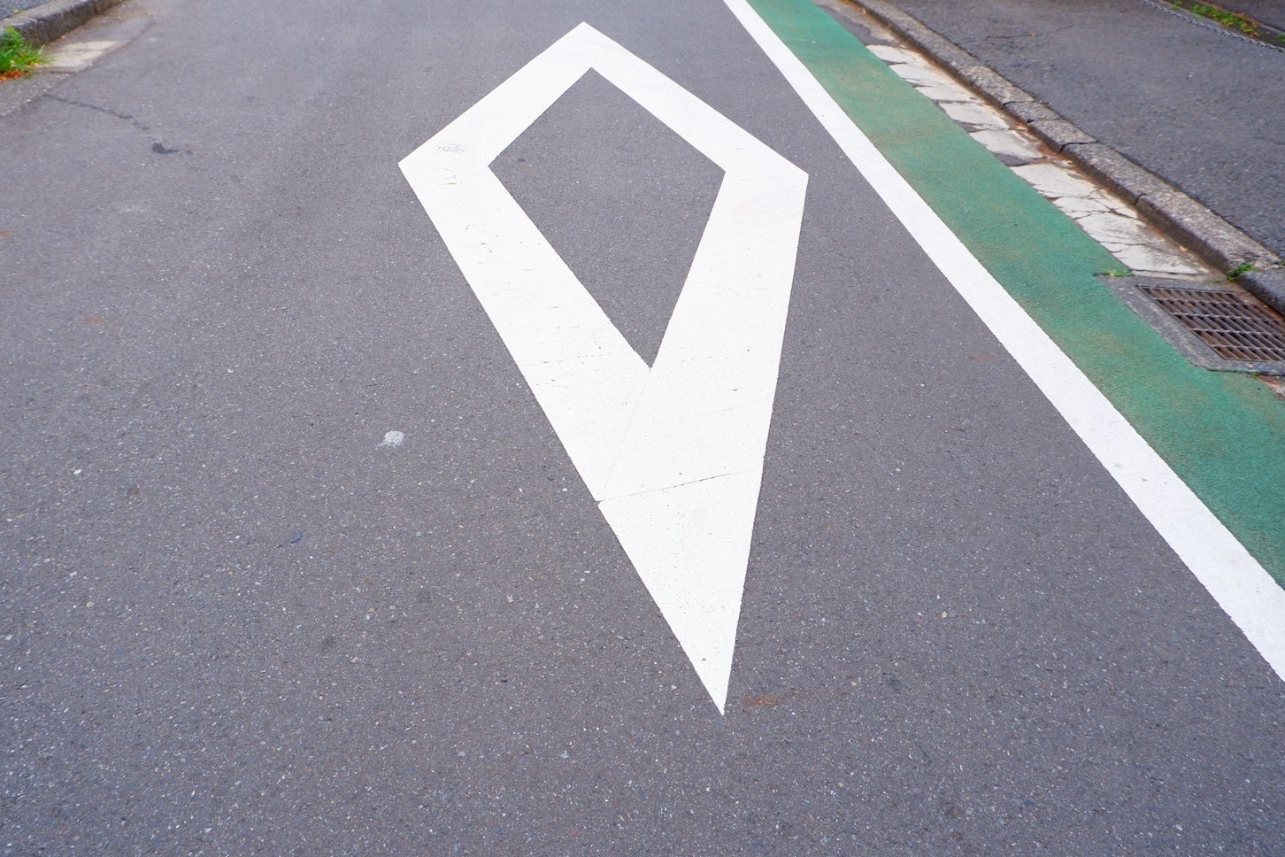 道路に描かれたダイヤマーク1