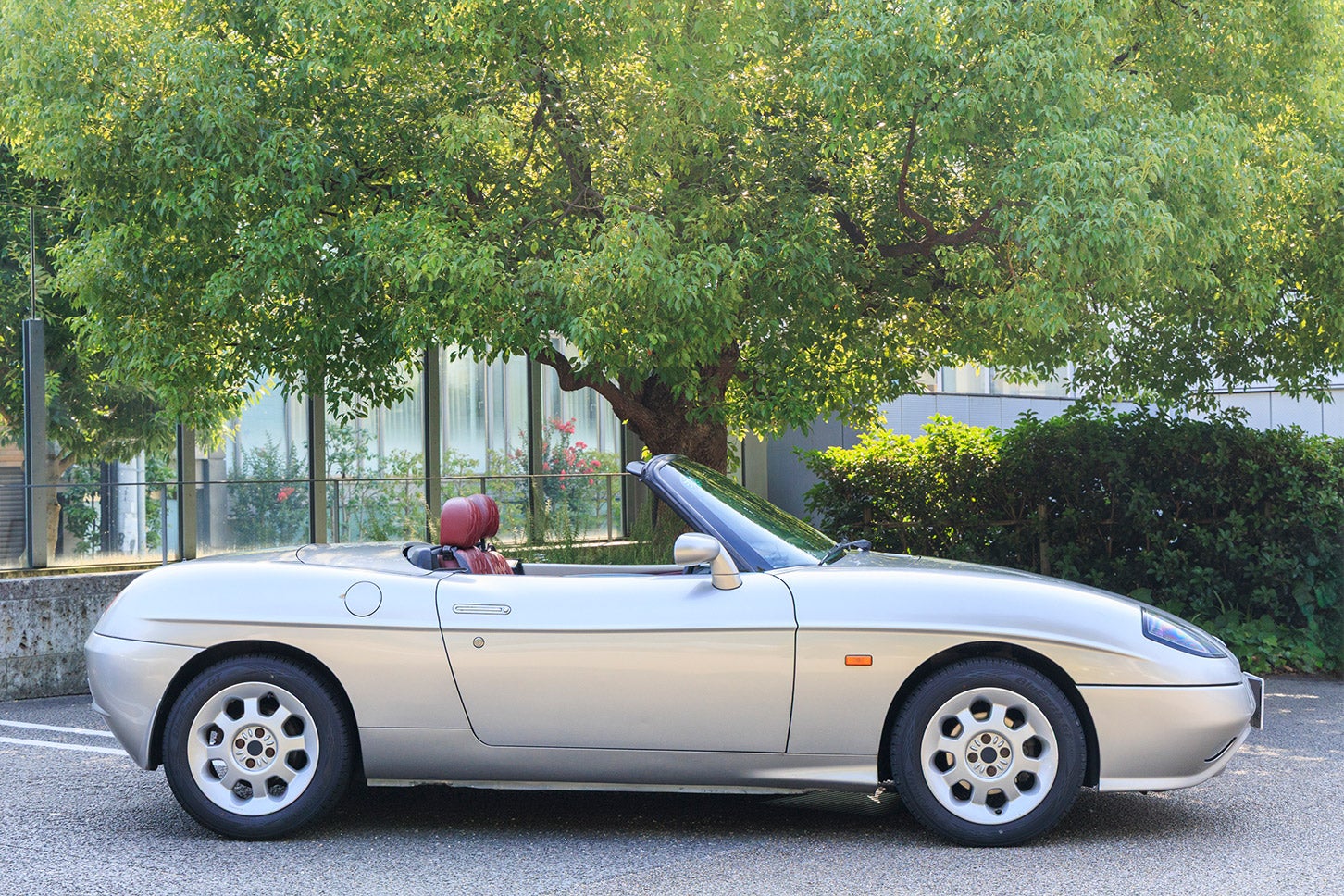 かわむらさんは、バルケッタを横から見た姿が特にお気に入りだそうです。クラシカルなボディに、水面のようなキャラクターラインが流れ、まるで小舟がプカプカ浮かんでいるようなスタイリングに惹かれたとのことです。