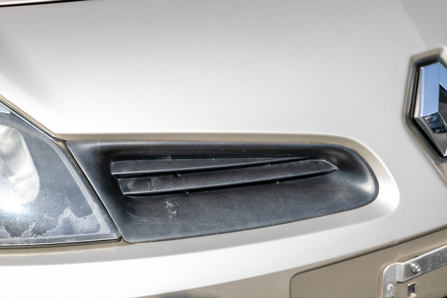 こちらは白化してしまった未塗装樹脂パーツです。