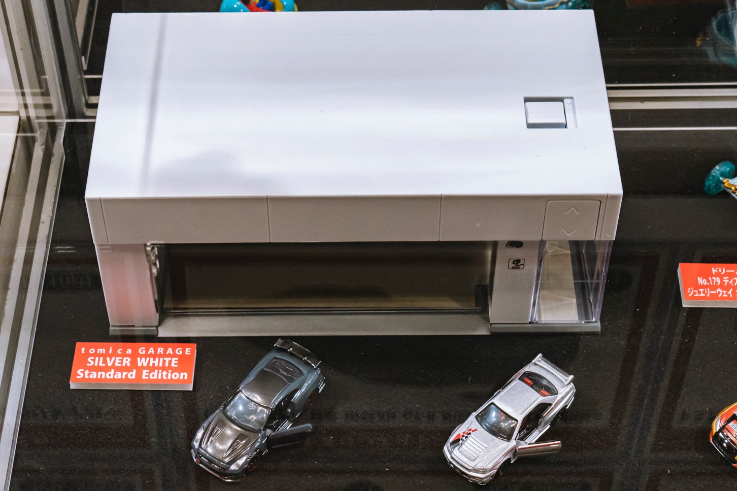 JMS2025にて先行販売されたtomica GARAGE SILVER WHITE Standard Edition