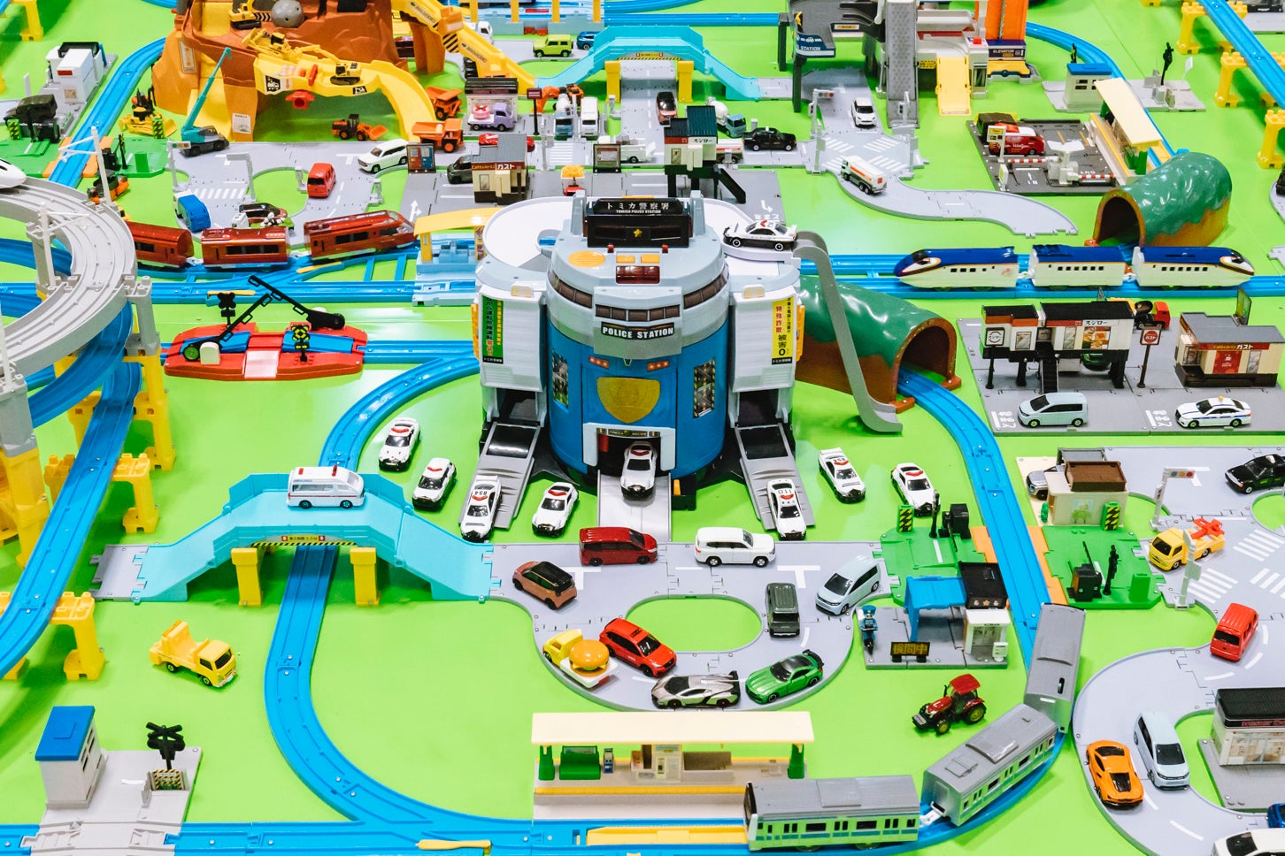 展示ブース「トミプラワールド」の様子