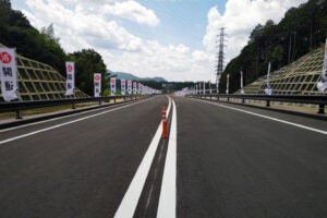 2025年8月に開通した栗東水口道路。次に湖東エリアで事業スタートしそうなのが彦根東近江バイパスだ。