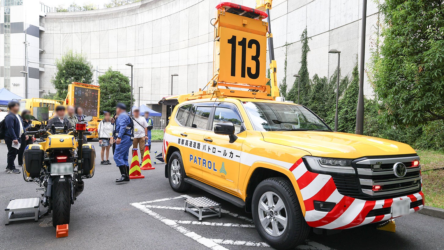 なぜ高速道路で黄色いパトロールカーが走っているのか? 特殊車両のひみつ。
【川辺謙一の「道路の科学」Vol.12】