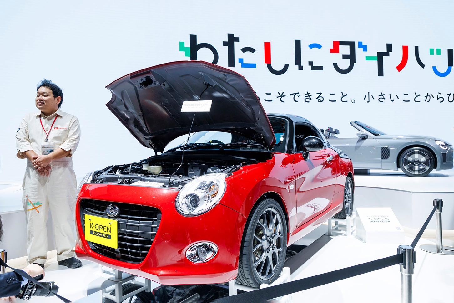 会場では「コペン ランニングプロト」も披露された。現行コペンにFRユニットを組み込み製作した先行スタディ車だ