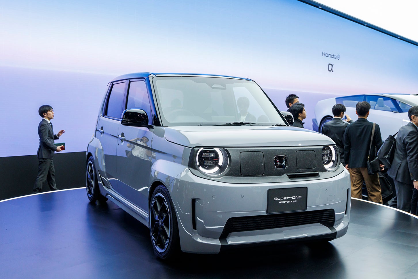 左右に張り出したブリスターフェンダーなど、そのフォルムは1980年代に人気を博したスポーツモデル「シティ・ターボII」、通称“ブルドッグ”を彷彿とさせる