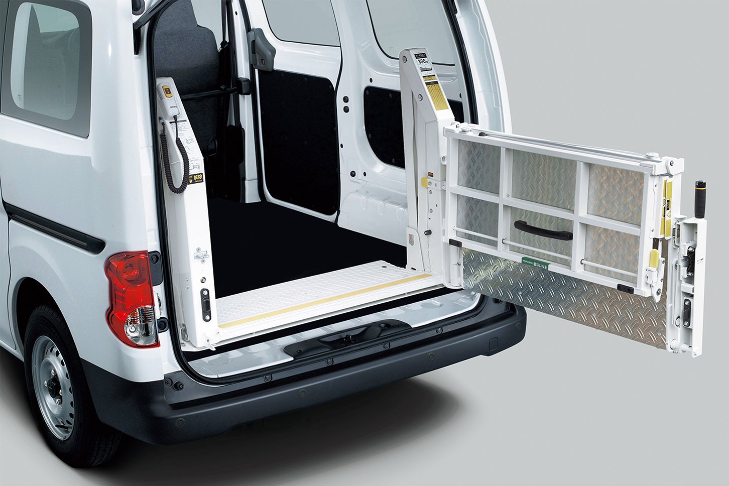 日産NV200バネット ワークユースビークル リフター付バン