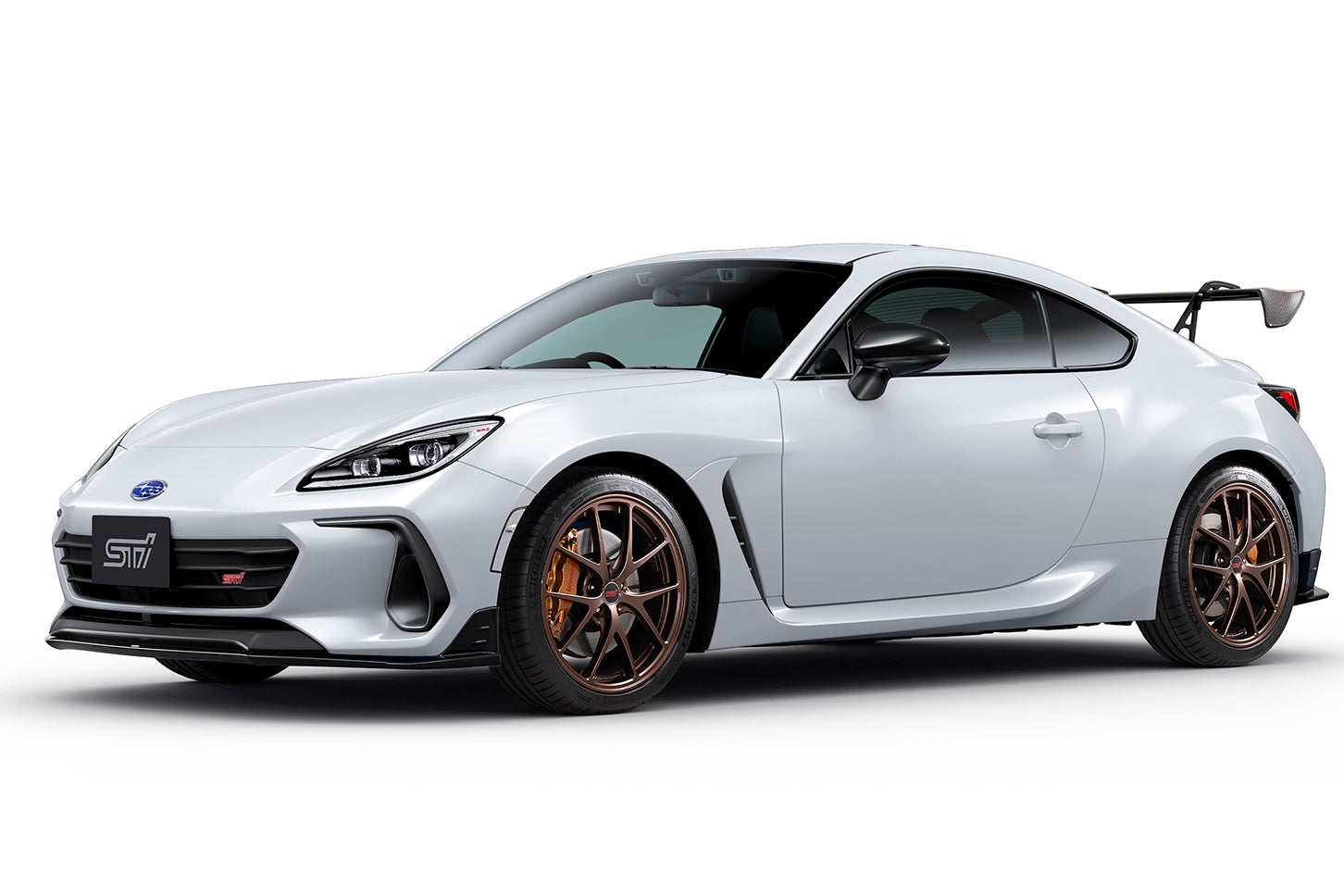 スバルBRZ STIスポーツ・タイプRA withリヤスポイラー｜ボディカラー：クリスタルホワイト・パール