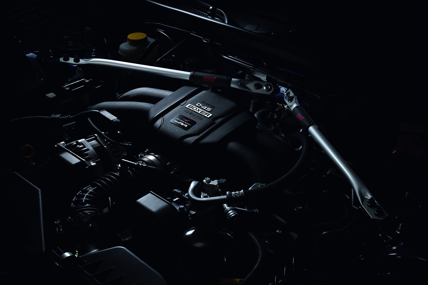 スバルBRZ STIスポーツ・タイプRA｜STI製フレキシブルVバー（STIロゴ入り）