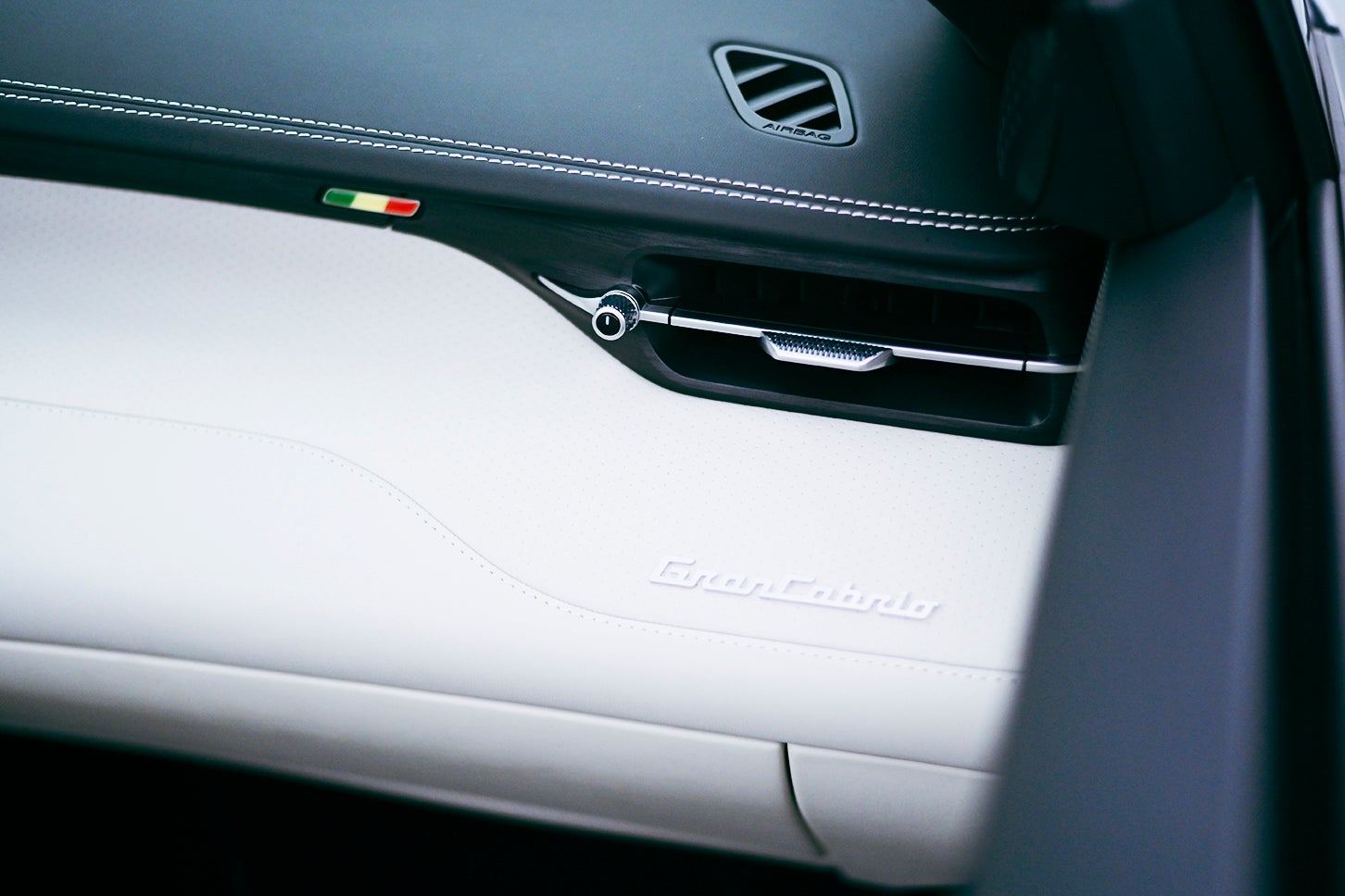 マセラティ グランカブリオ トロフェオ｜Maserati Grancabrio Trofeo