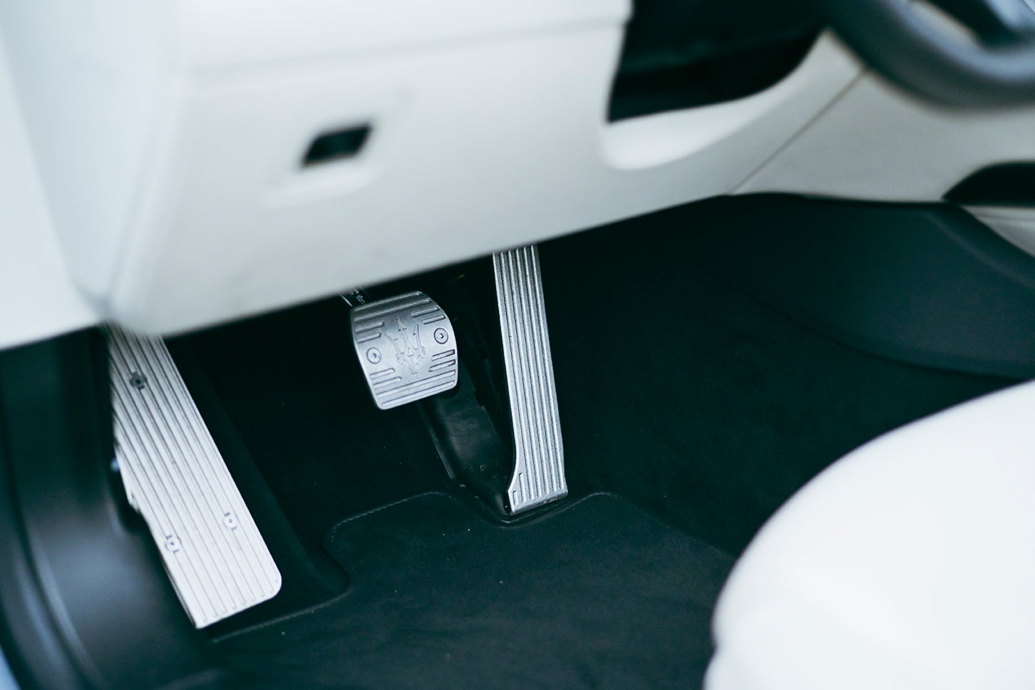 マセラティ グランカブリオ トロフェオ｜Maserati Grancabrio Trofeo