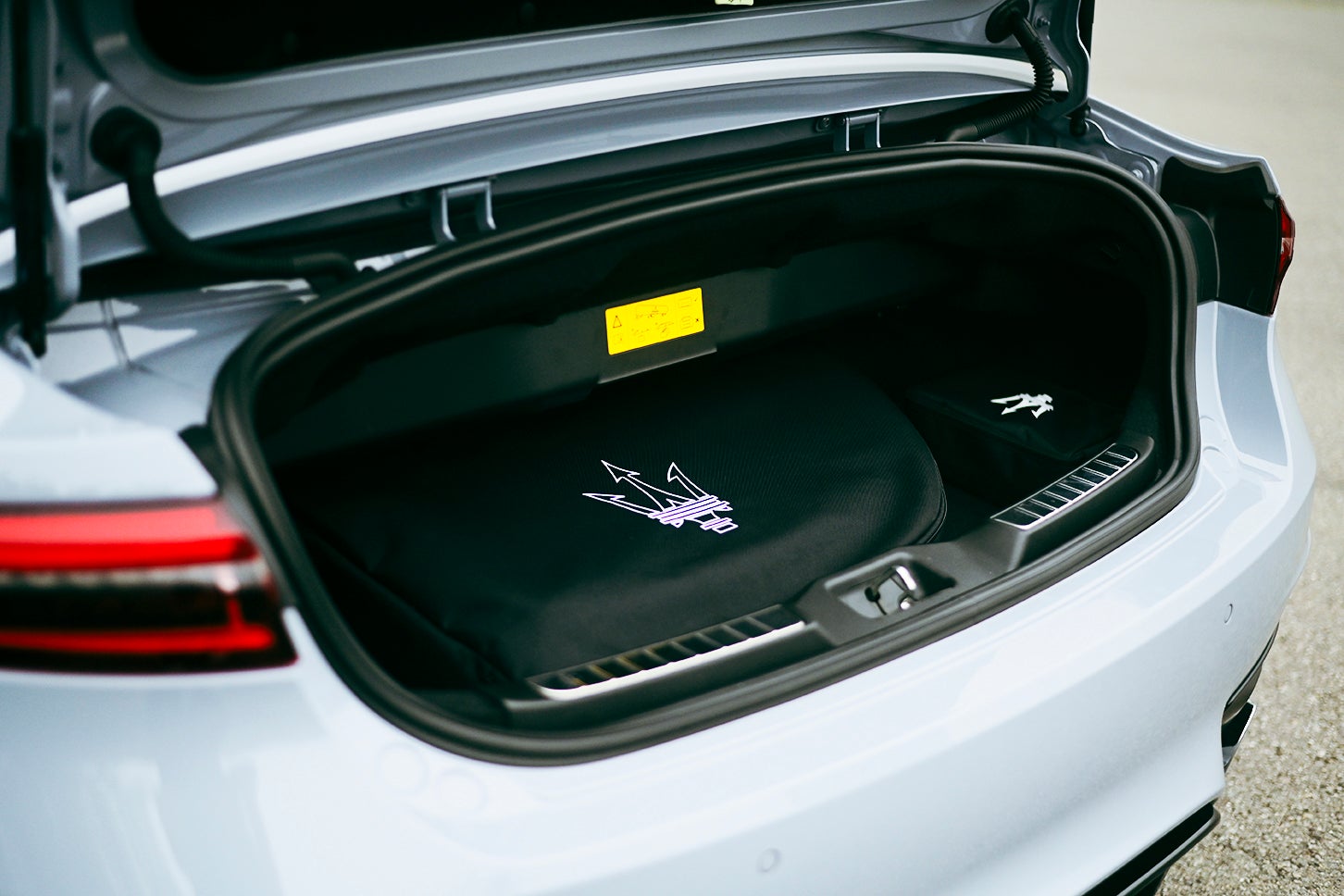 マセラティ グランカブリオ トロフェオ｜Maserati Grancabrio Trofeo