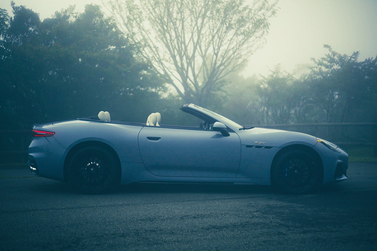 マセラティ グランカブリオ トロフェオ｜Maserati Grancabrio Trofeo