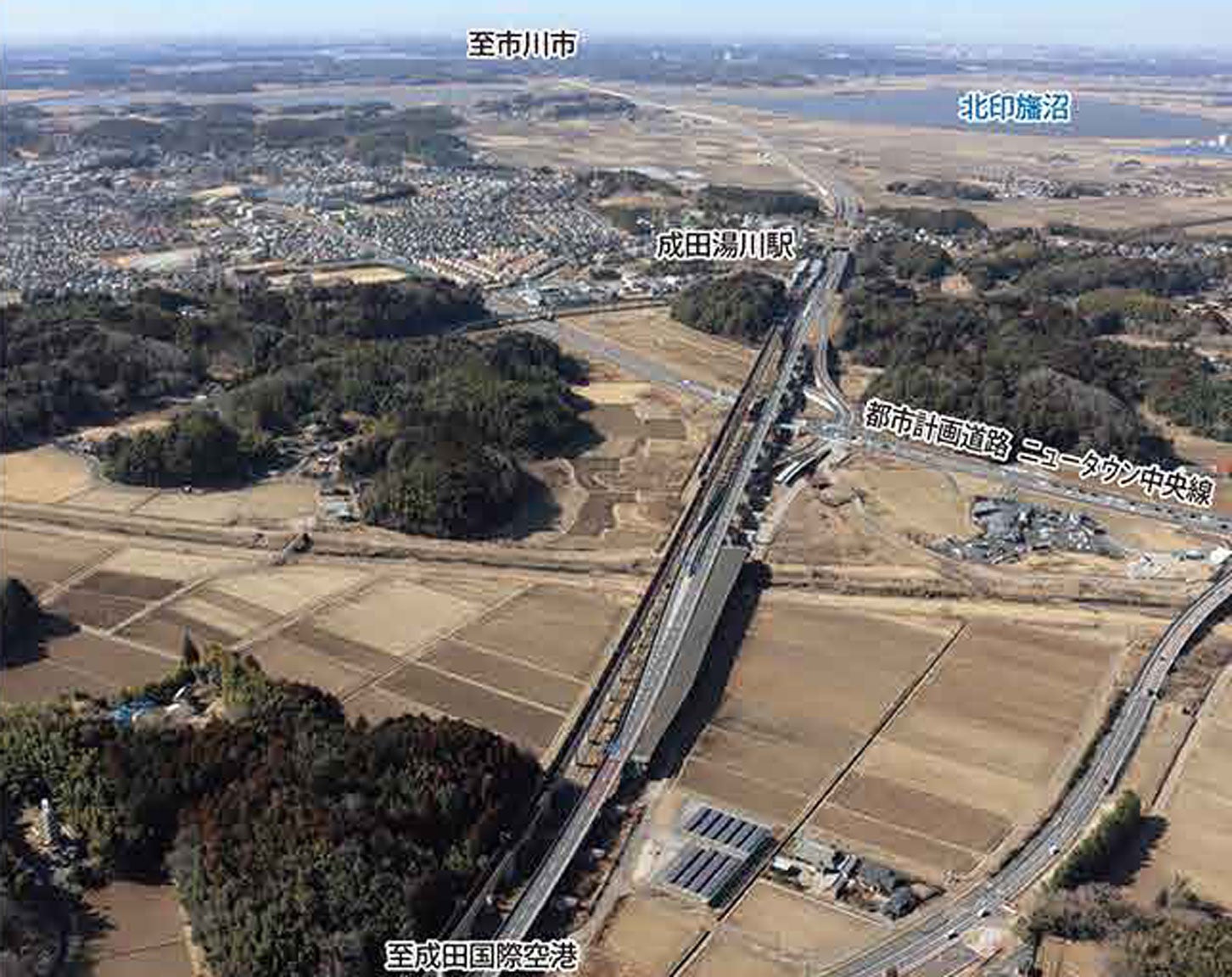 成田湯川駅付近の様子。
