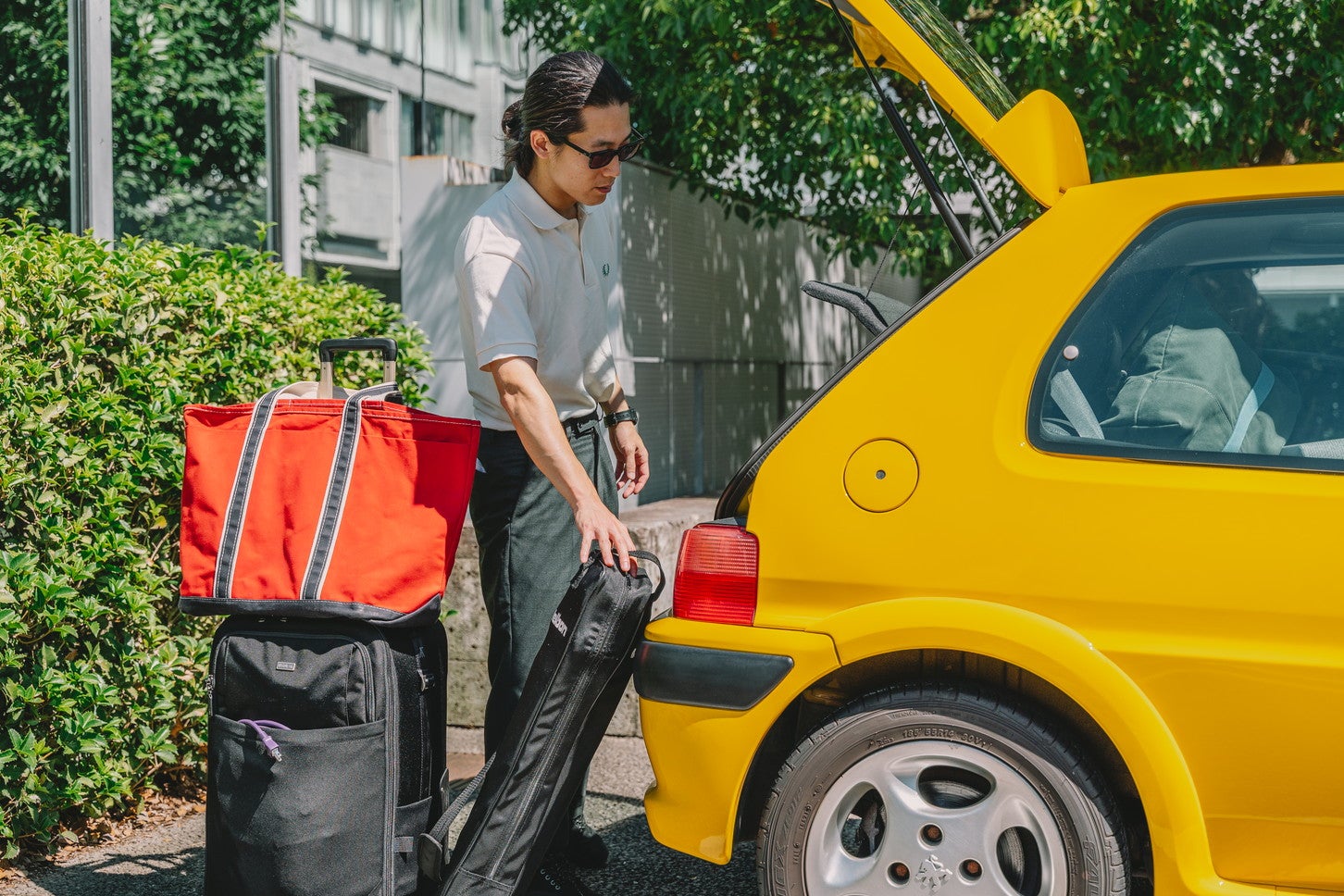 カメラを仕事にしていると、何かと荷物が多くなる。