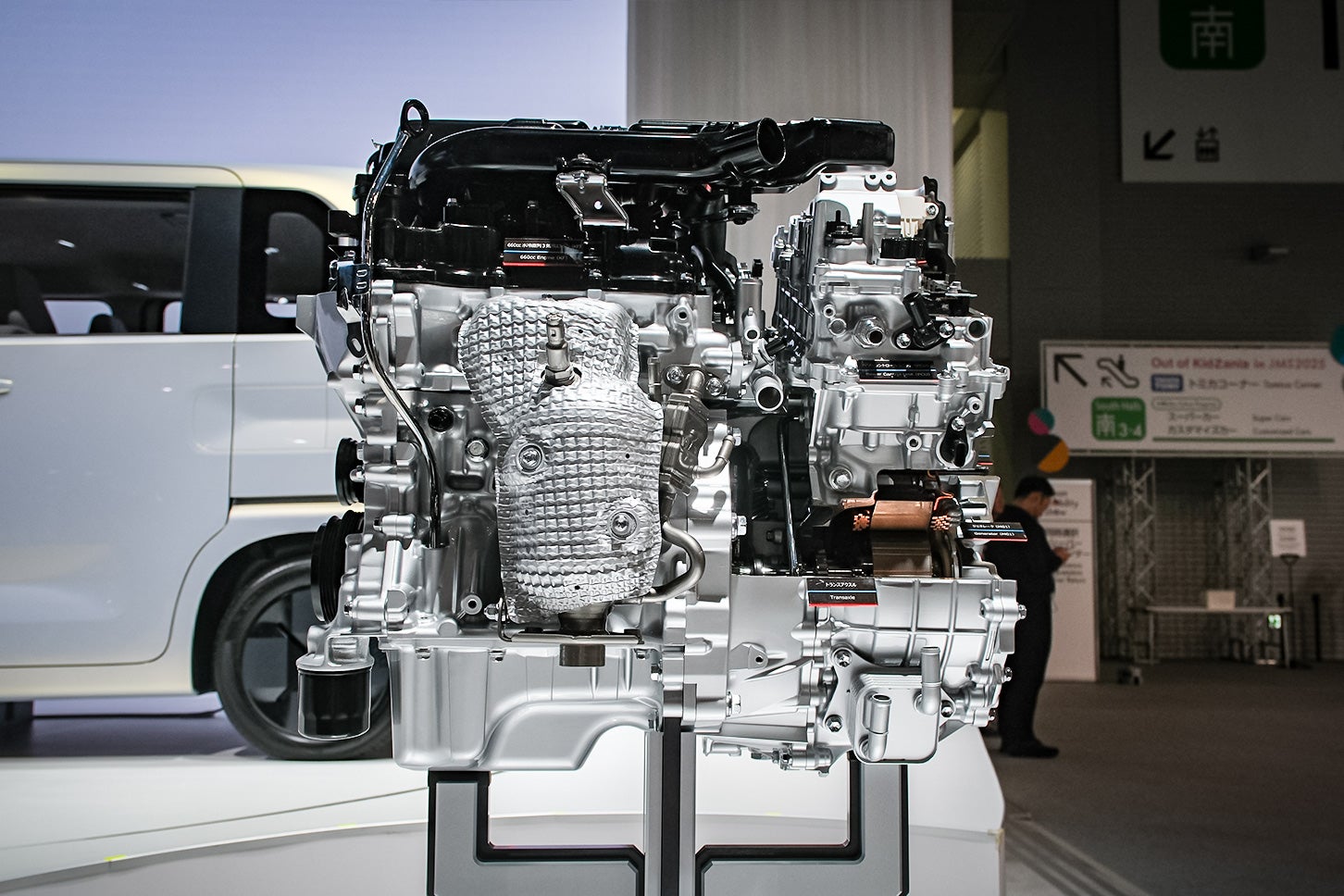 ダイハツが軽自動車用に新開発したストロングハイブリッドシステム「e-SMART HYBRID」