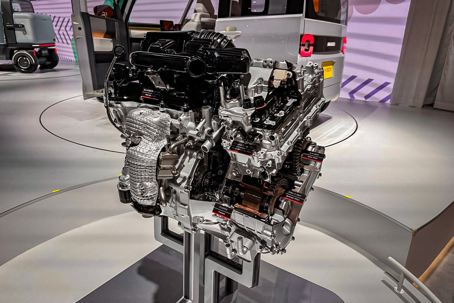 ダイハツが軽自動車用に新開発したストロングハイブリッドシステム「e-SMART HYBRID」