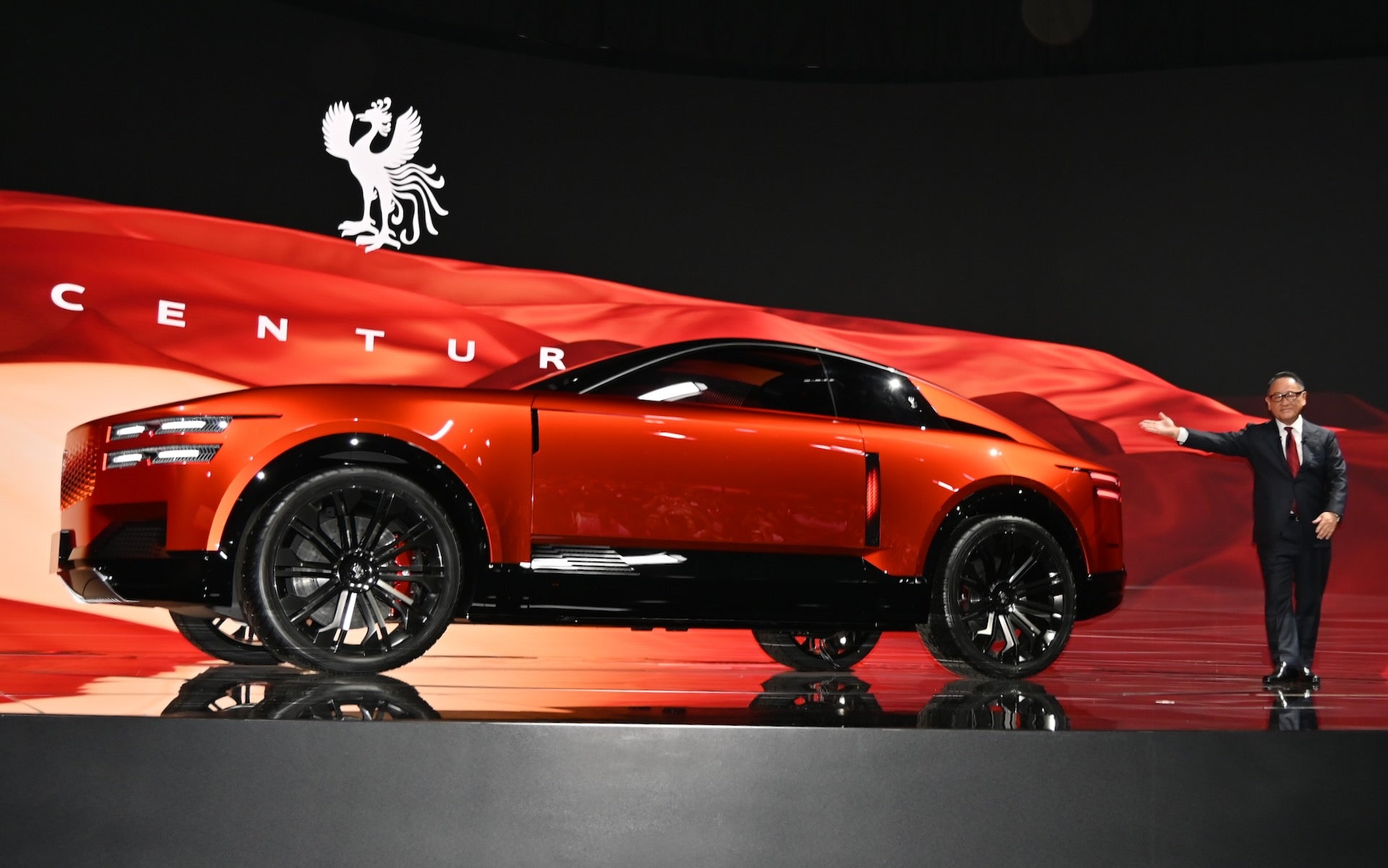 トヨタ自動車・豊田章男会長とセンチュリーコンセプト