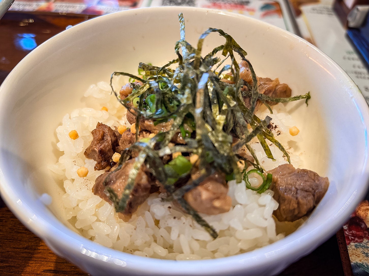 黒トリュフ香る和牛しぐれ丼です。