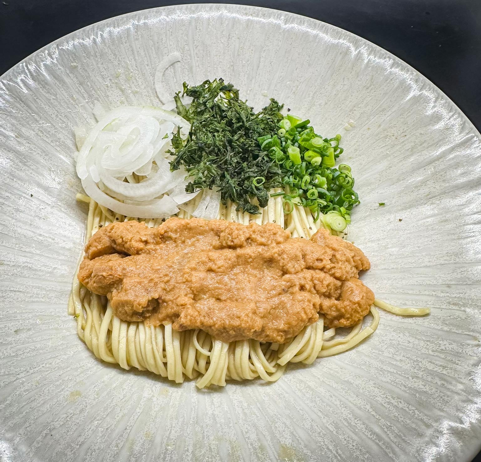 他ではなかなかお目にかかれない個性派の和え玉「北海生雲丹ソースプレミアム」には、贅沢にも生ウニが使用されています。