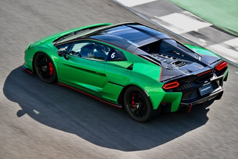 複雑なコースレイアウトを誇るMAGARIGAWAを走るテメラリオの軽量版「アレジェリータ・パッケージ」。