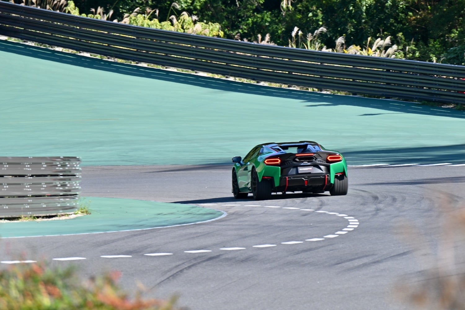 複雑なコースレイアウトを誇るMAGARIGAWAを走るテメラリオの軽量版「アレジェリータ・パッケージ」。