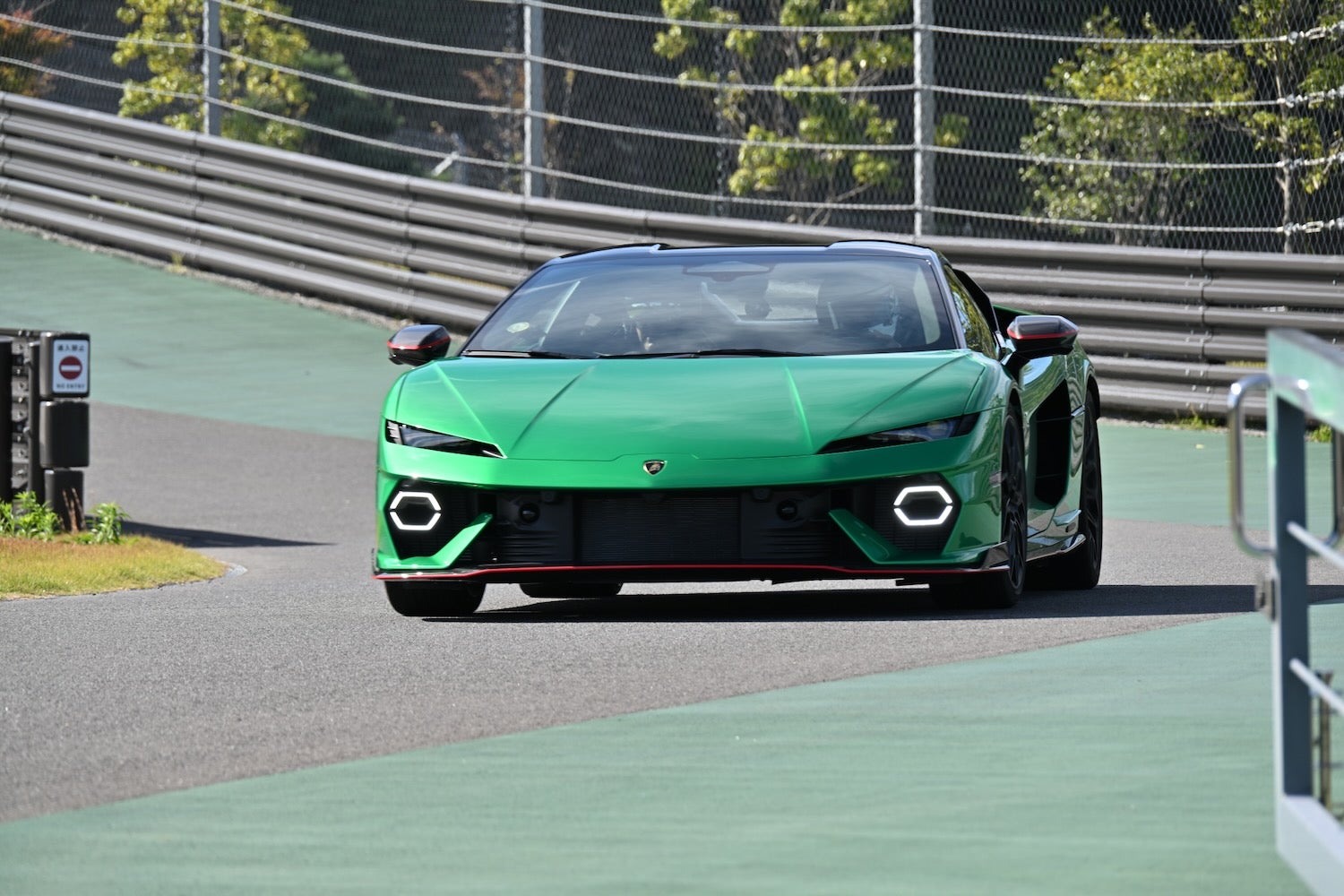 複雑なコースレイアウトを誇るMAGARIGAWAを走るテメラリオの軽量版「アレジェリータ・パッケージ」。