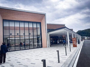 道の駅「251いいもりじゃがーロード」施設の外観です。