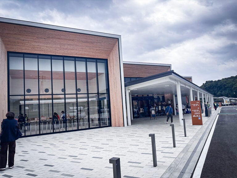 道の駅「251いいもりじゃがーロード」施設の外観です。