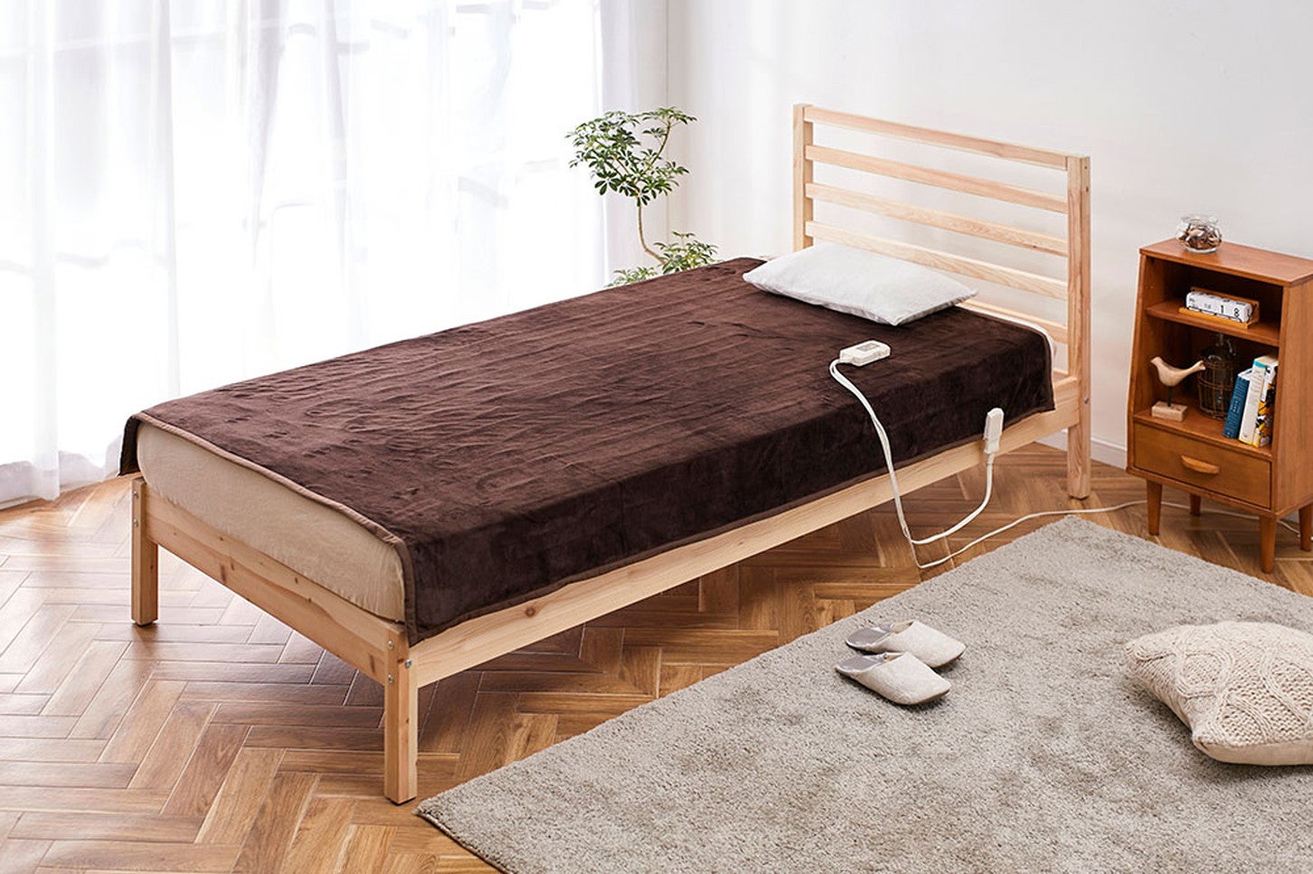 掛け敷き兼用で使い勝手抜群なアイリスオーヤマ「電気かけしき毛布」（画像提供：アイリスオーヤマ株式会社）