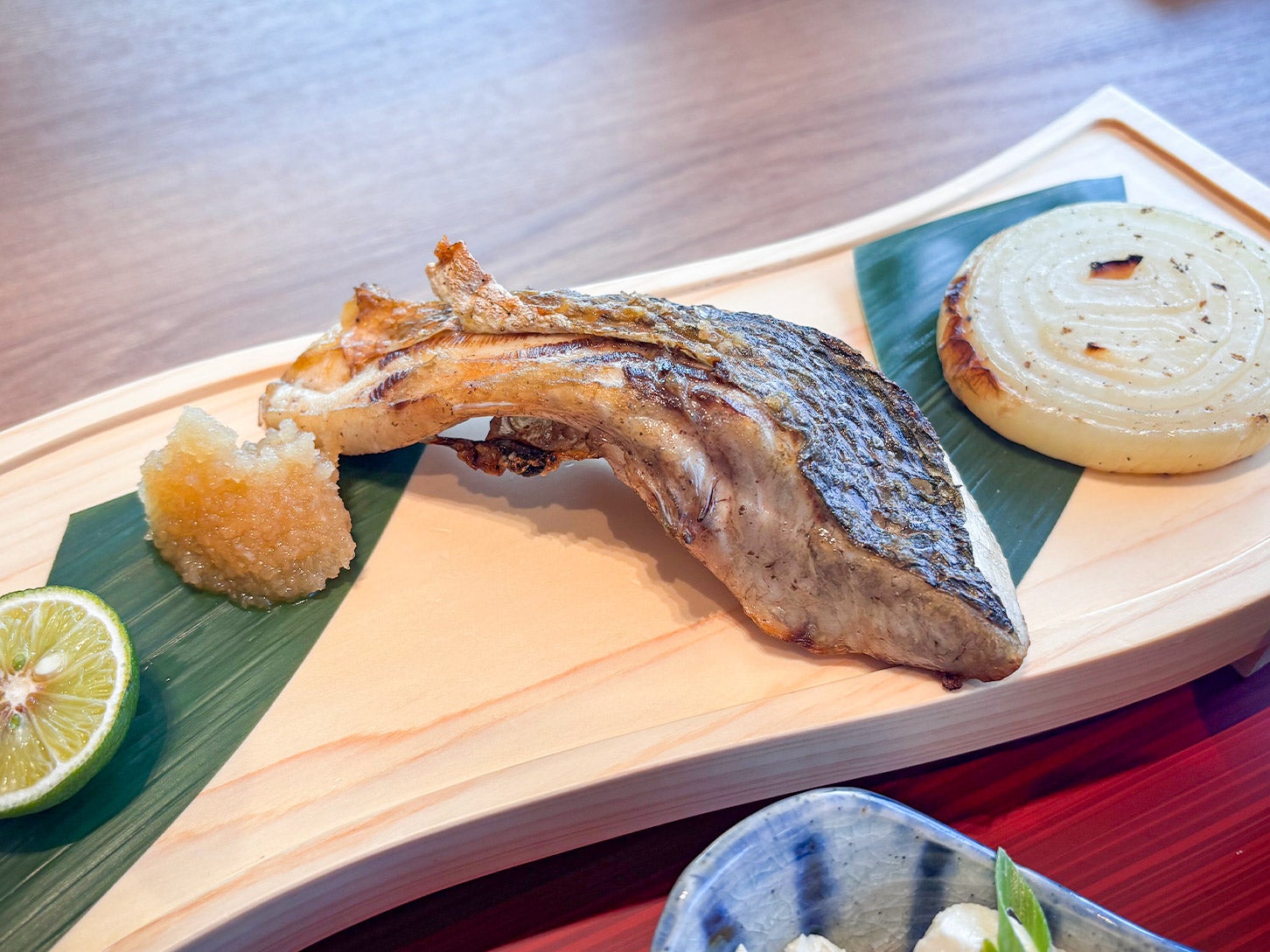 「絶景レストラン うずの丘」では、淡路島付近で獲れた美味しい海産物と、玉ねぎを食べることができます。