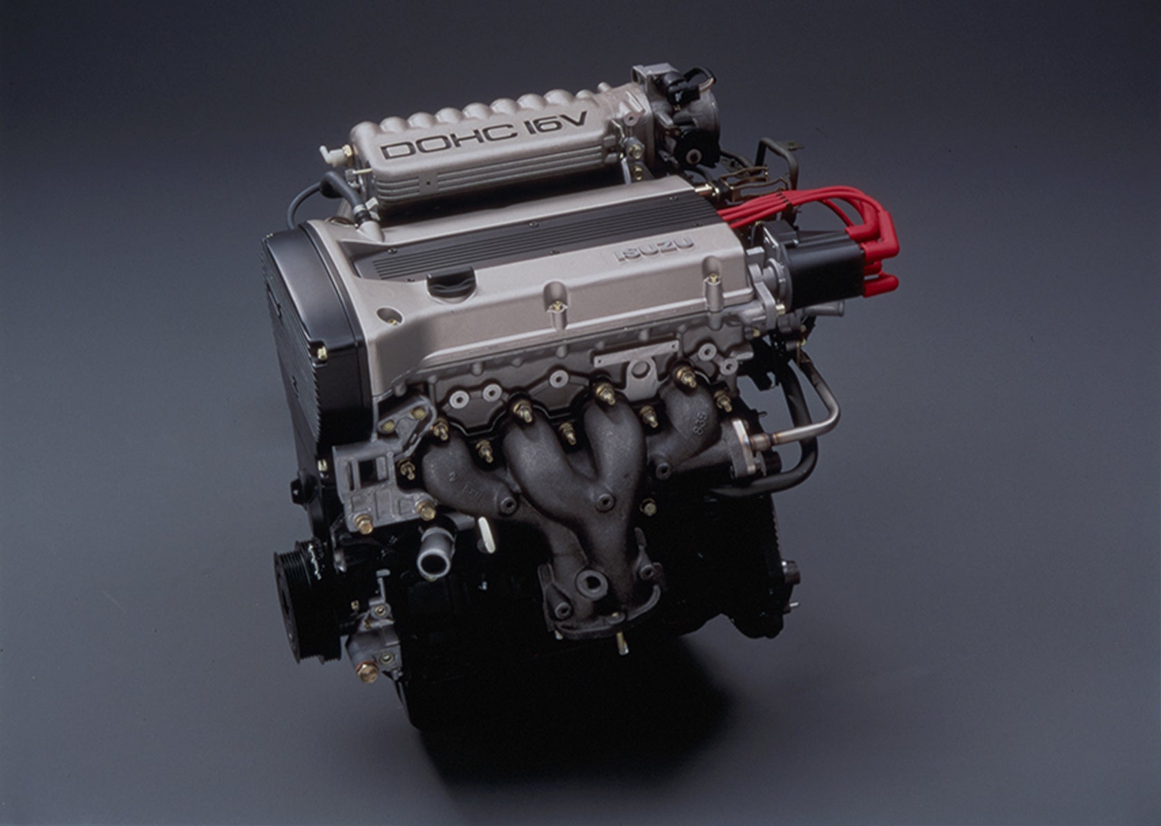 いすゞ製1588cc直列4気筒エンジン「4XE1」型