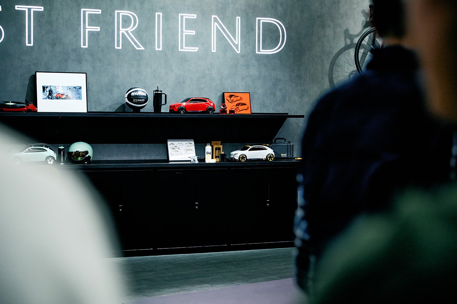 コンセプトカーの世界観を表現するアイテムだって見逃せないよね。