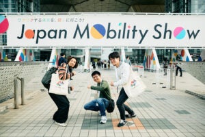 YOKOHAMA Car Session（YCS）の3人。東京ビッグサイト入口にて。