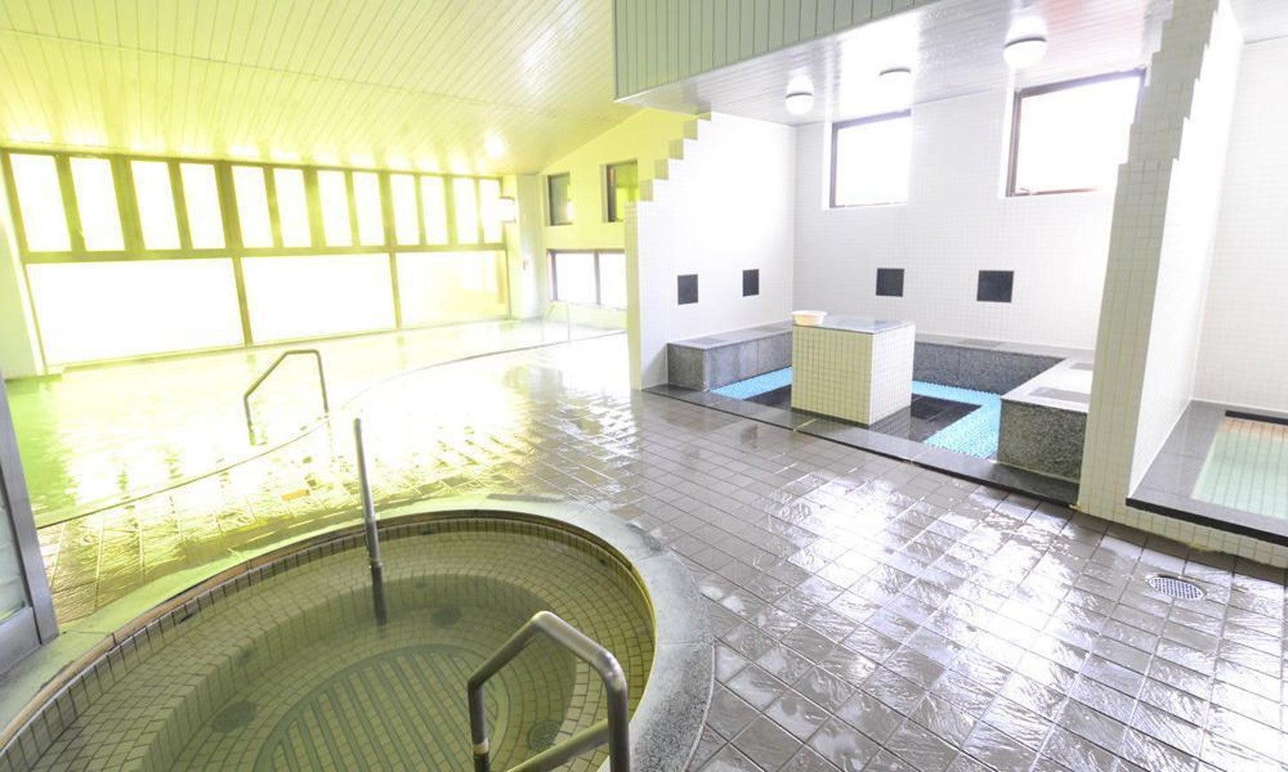 写真提供：道の駅「うたしない チロルの湯」