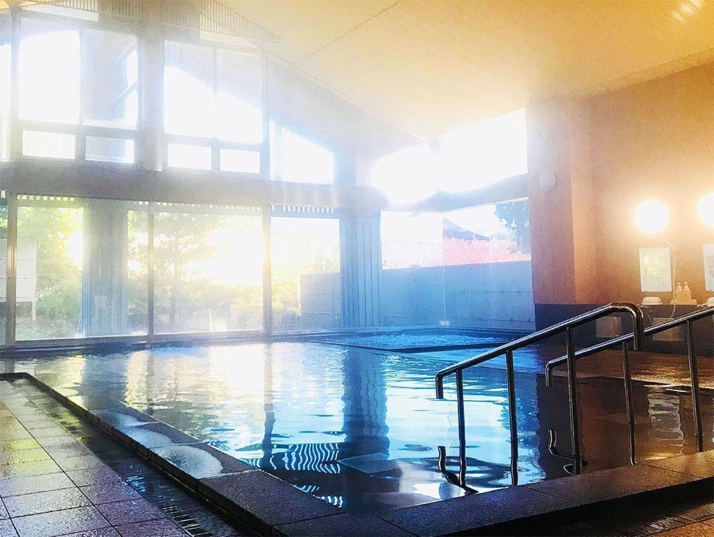 写真提供：道の駅「東由利 黄桜の里」黄桜温泉 湯楽里