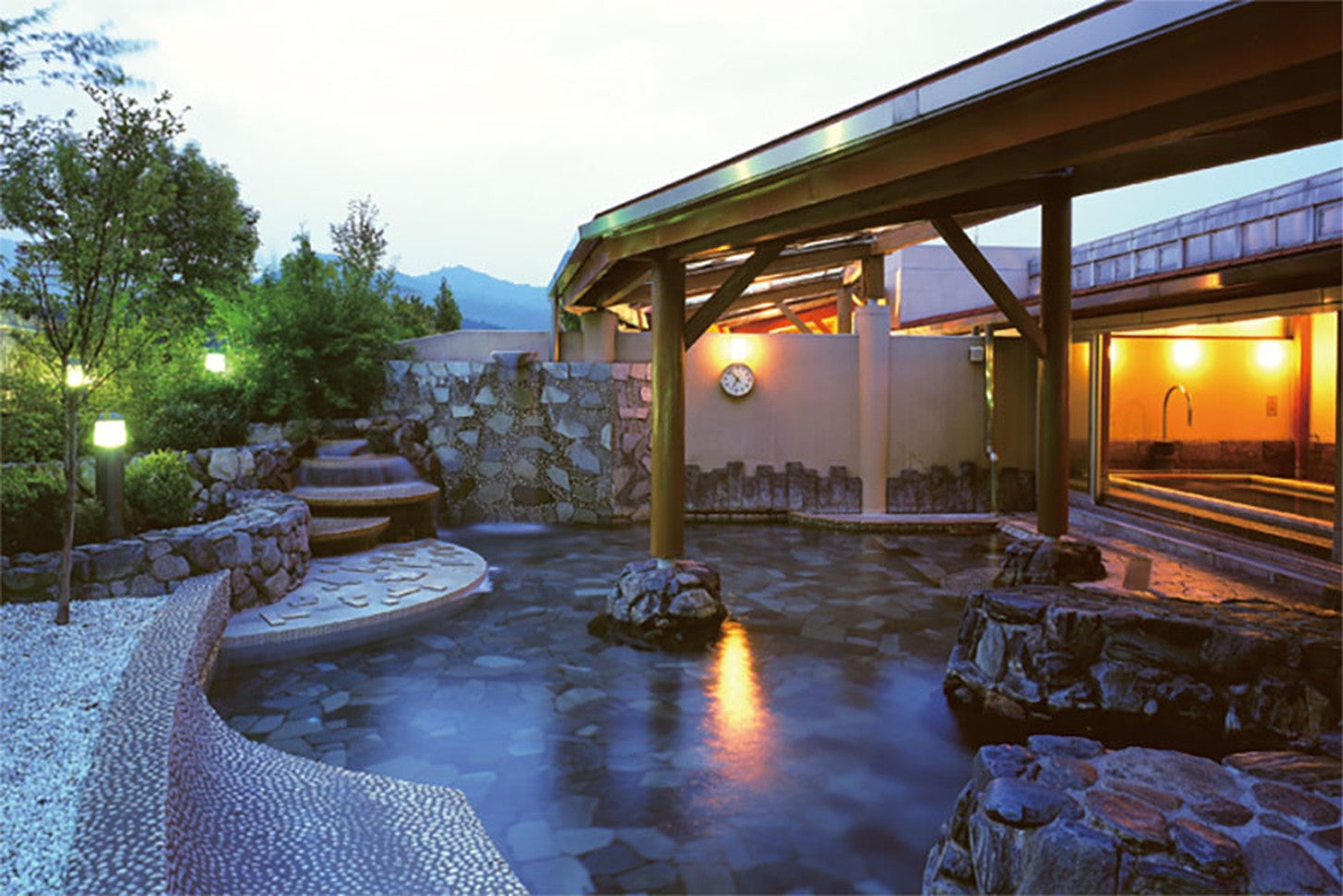 写真提供：道の駅「うつのみやろまんちっく村」湯処あぐり