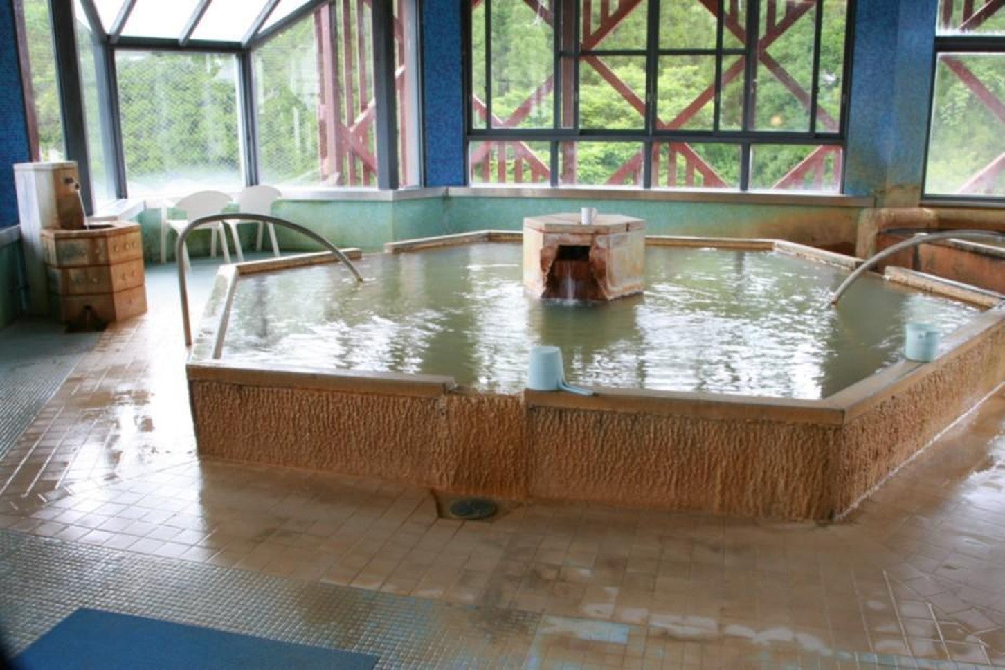 写真提供：道の駅「ながゆ温泉」療養文化館御前湯