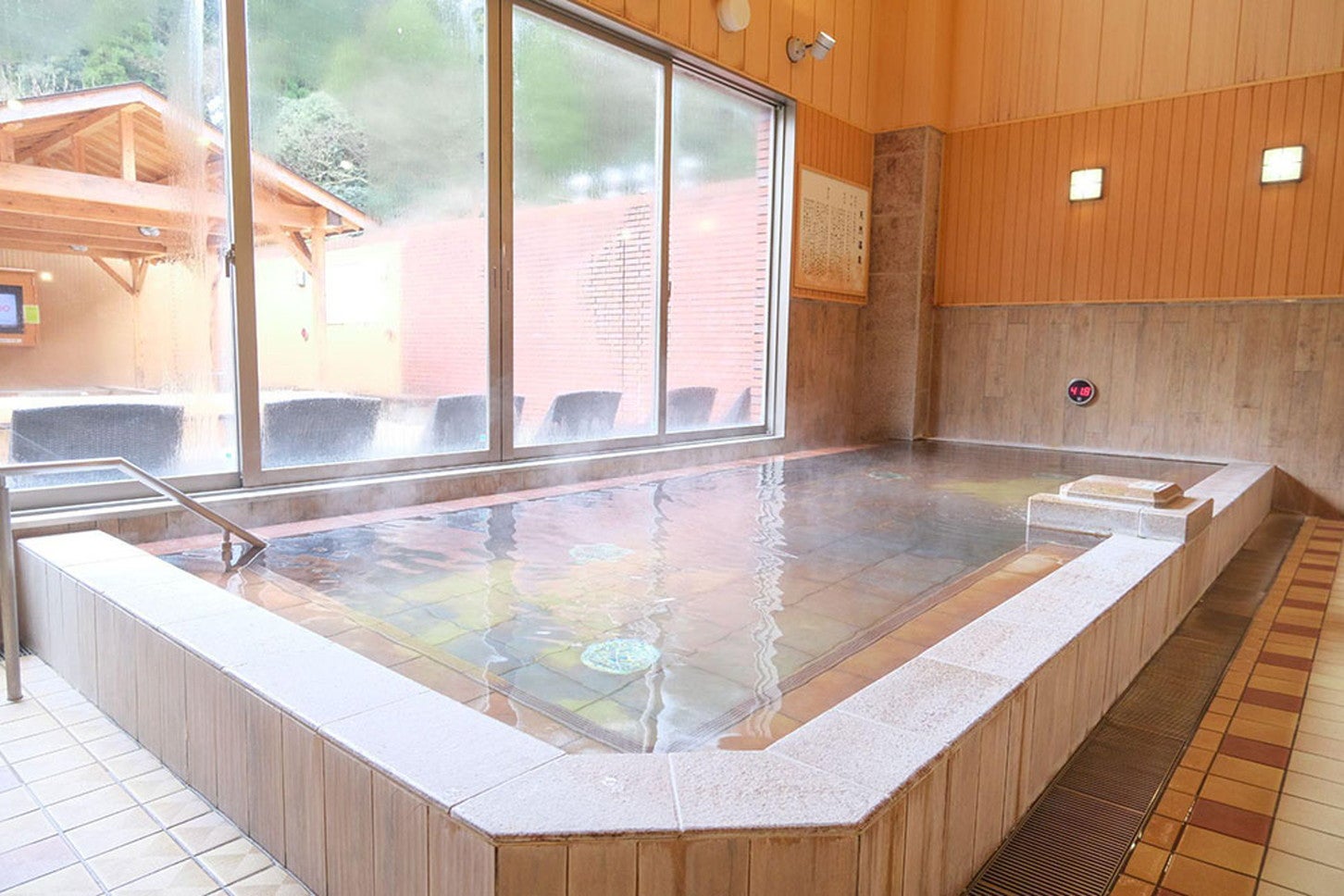 写真提供：道の駅「マイントピア別子」別子温泉～天空の湯～